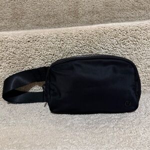 NWOT Lulemon Everywhere 1L Belt Bag